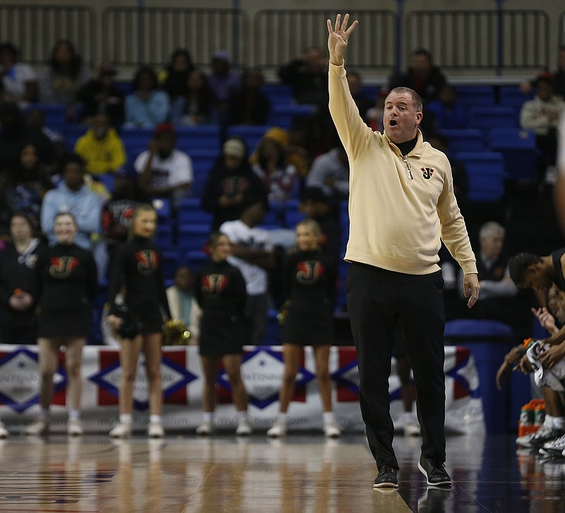 Jonesboro head coach Wes Swift calls a play during the first quarter of Jonesboro's 55-28 win in the Class 5A boys basketball state championship game on Thursday, March 10, 2022, at Bank OZK Arena in Hot Springs. 
(Arkansas Democrat-Gazette/Thomas Metthe)