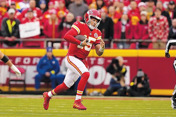 Chiefs take care of injury-riddled Rams behind Patrick Mahomes