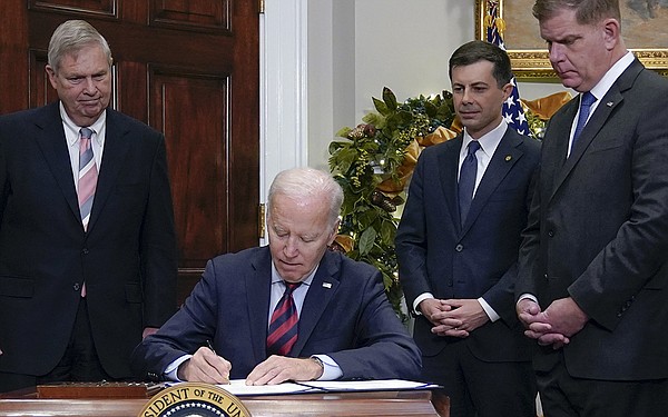 President signs bill to block rail strike - Vimarsana News