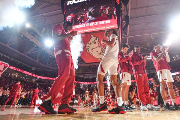 WholeHogSports - Arkansas beats Alabama to win series