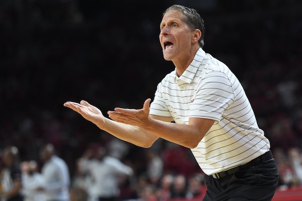 WholeHogSports - NC State packs a punch after pitching change