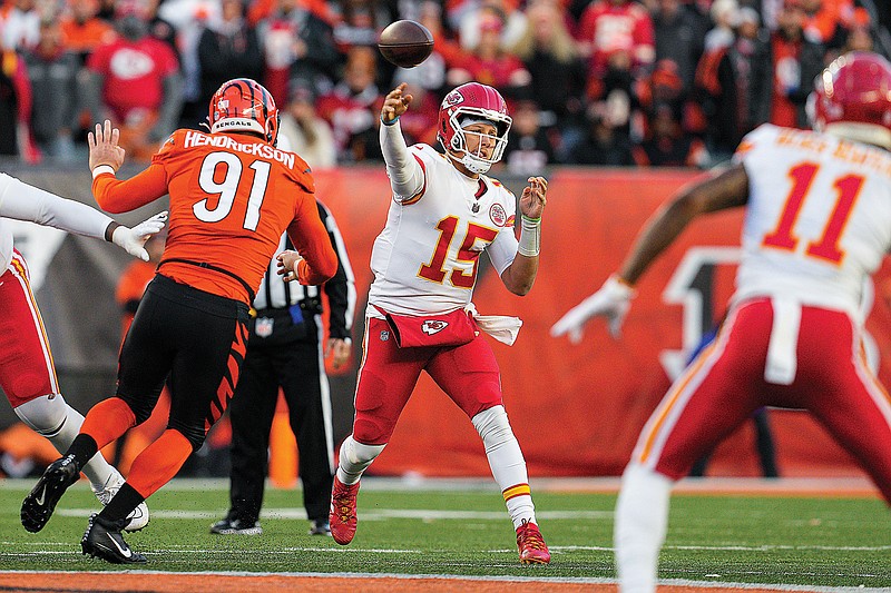 Mahomes to start for Chiefs against Broncos