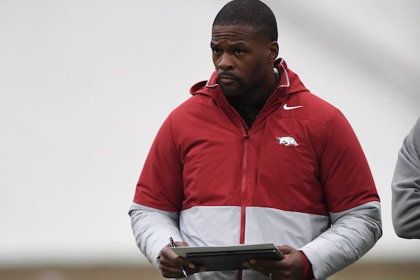 WholeHogSports - Defensive transfer wraps up official visit to Arkansas - Vimarsana News