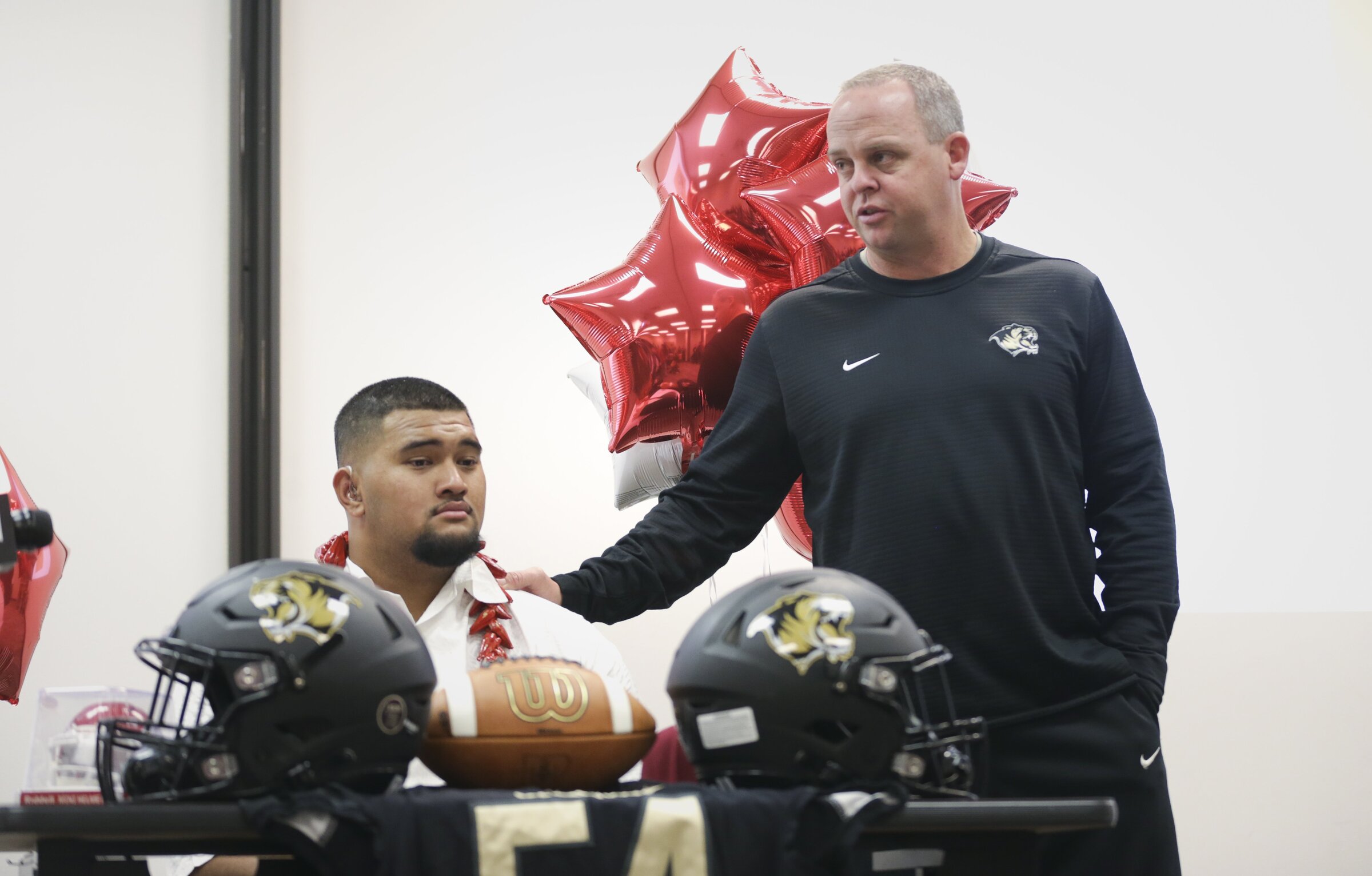 PREP FOOTBALL: Bentonville's Su'a celebrates signing with Arkansas - Vimarsana News