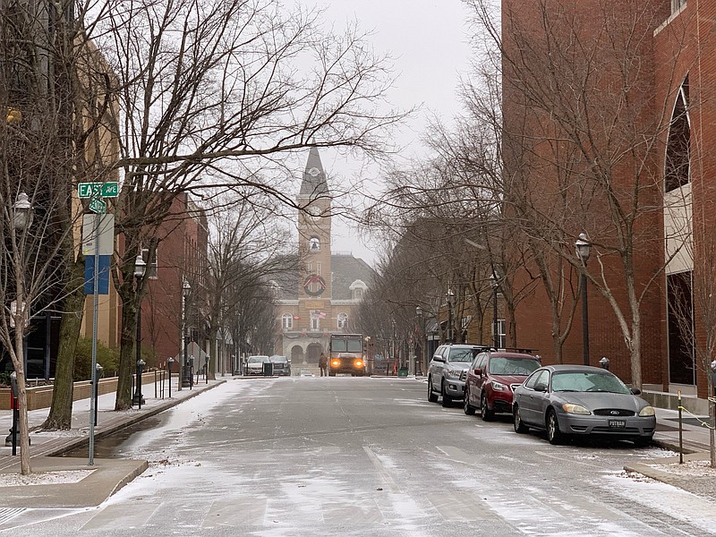 Winter weather hits the Fayetteville square facing the old courthouse on Thursday, December 22, 2022. (photo by Andy Shupe)