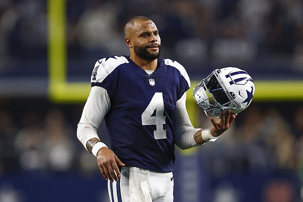 Merry Christmas: Dak Prescott delivers 300-yard game in win