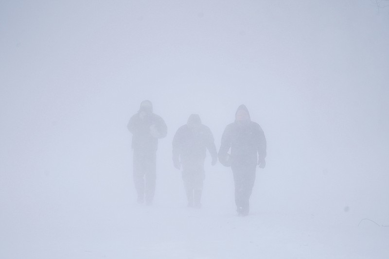 Storm Batters Canada, Leaving Thousands Without Power - The New York Times