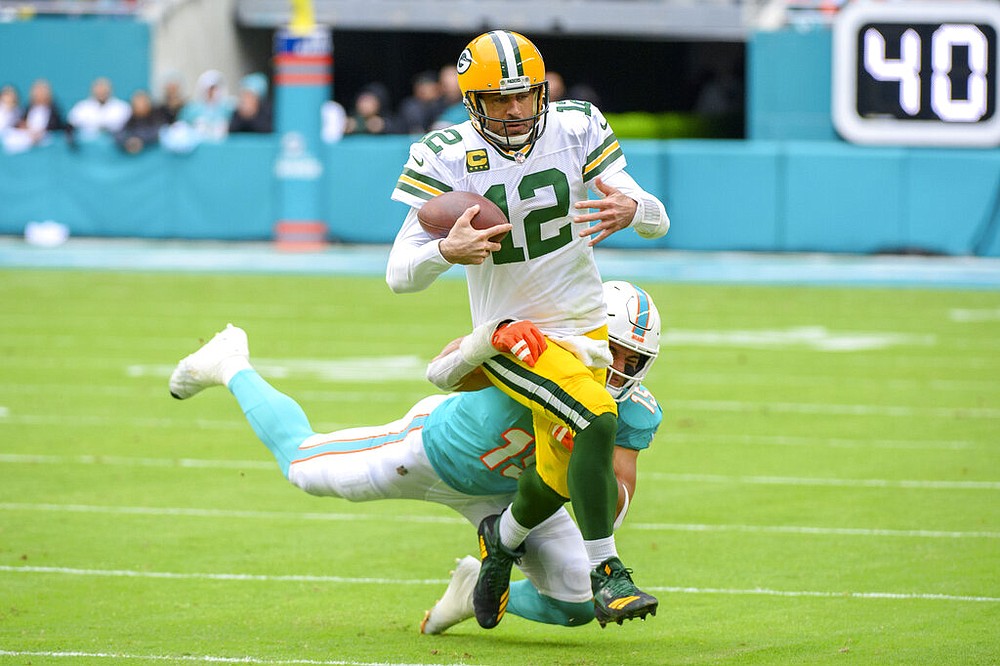 Green Bay takes advantage of Tagovailoa's 3 turnovers