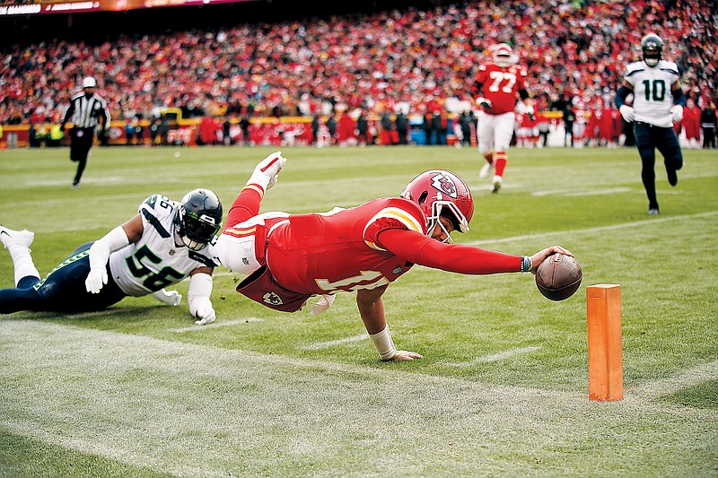 Bills-Chiefs second-half kickoff delayed more than hour due to severe  weather 