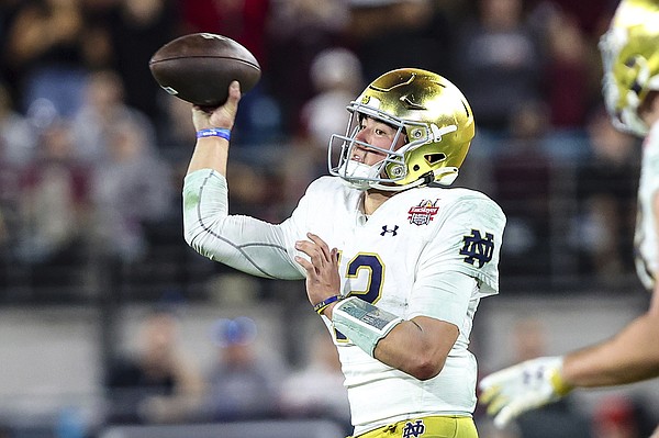 Irish QB passes for 3 TDs, runs for 2 - Vimarsana News
