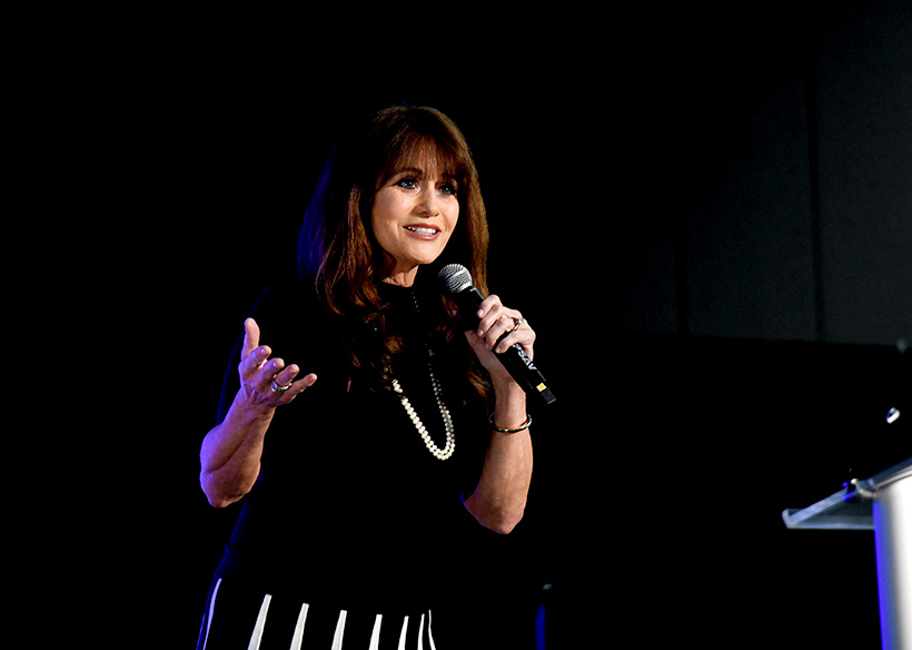 Lousie Mandrell / Photo by Mark Gilliland