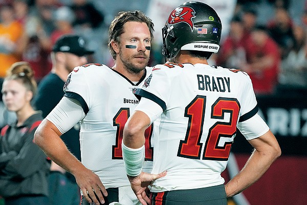 Blaine Gabbert, Bucs backup QB, helps save four people after helicopter  crashes into water 