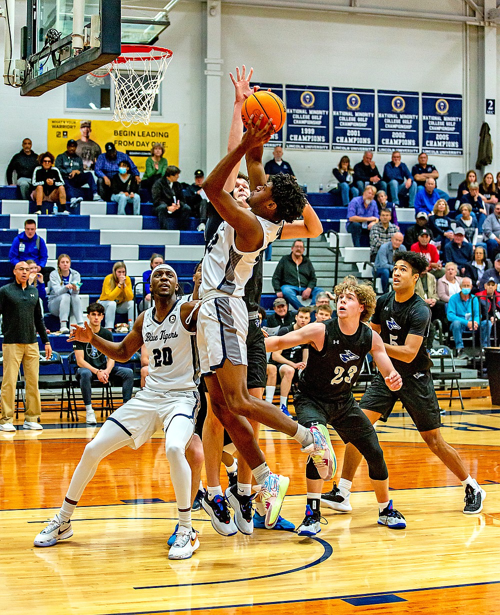 Lincoln men's basketball defeats Lopers in return to MIAA play