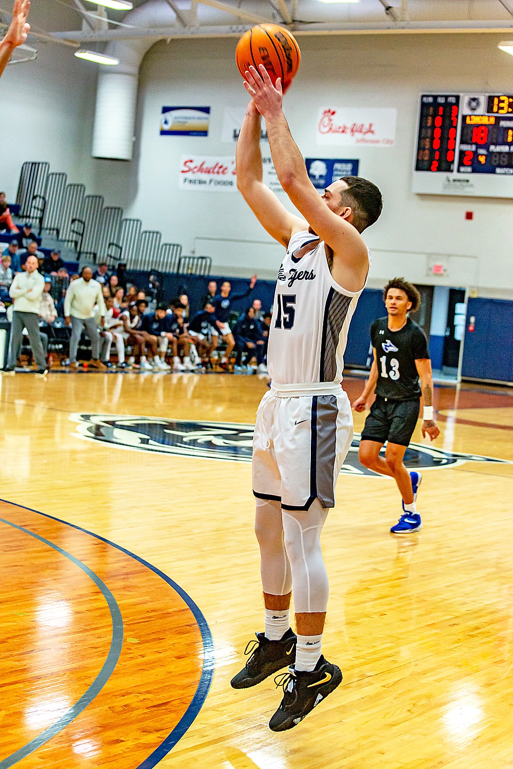 Lincoln men's basketball defeats Lopers in return to MIAA play