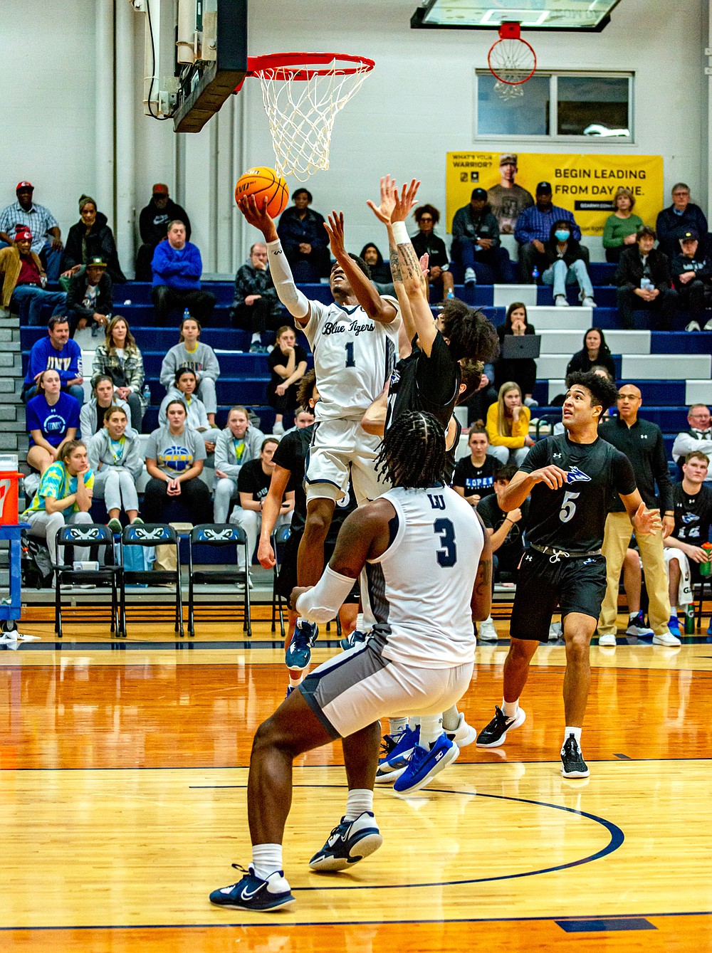 Lincoln men's basketball defeats Lopers in return to MIAA play