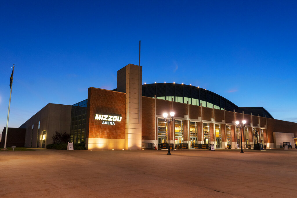 Golden Lions fall to Mizzou, 112-63
