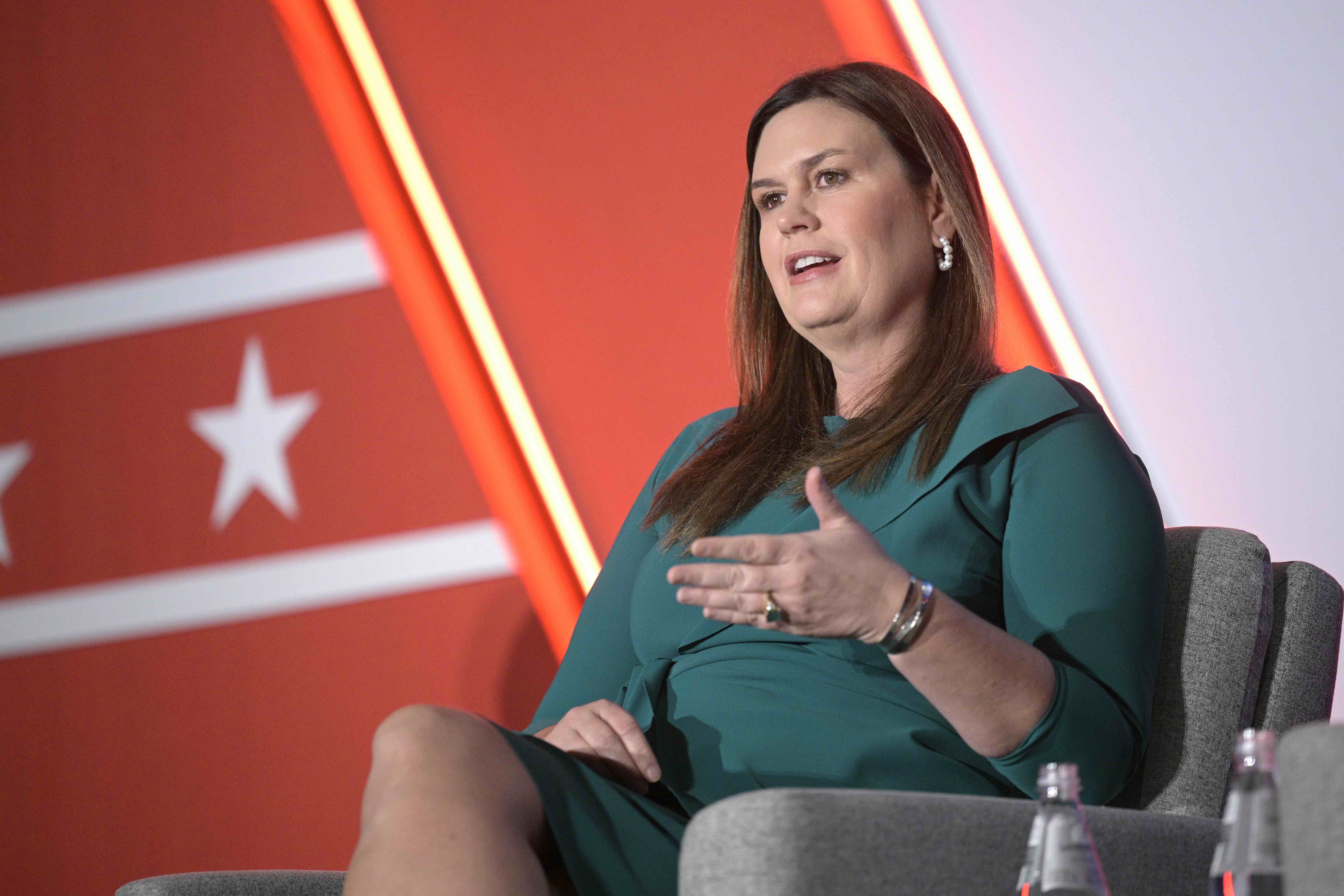 Arkansas Gov. Sarah Huckabee Sanders opens term with executive orders to freeze government hiring, curb 'political indoctrination' - Vimarsana News