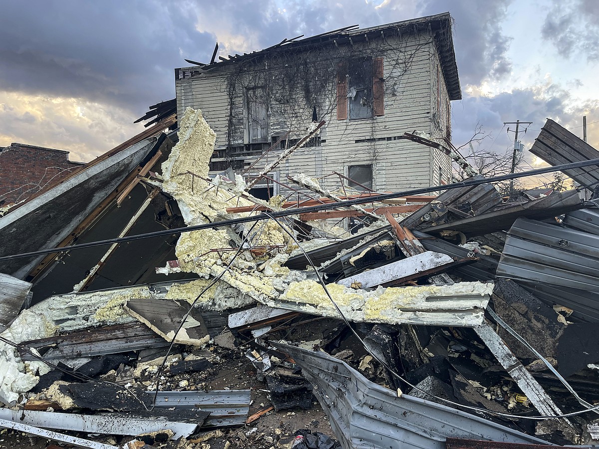 At least 7 dead as severe winds, tornadoes hammer US South ...