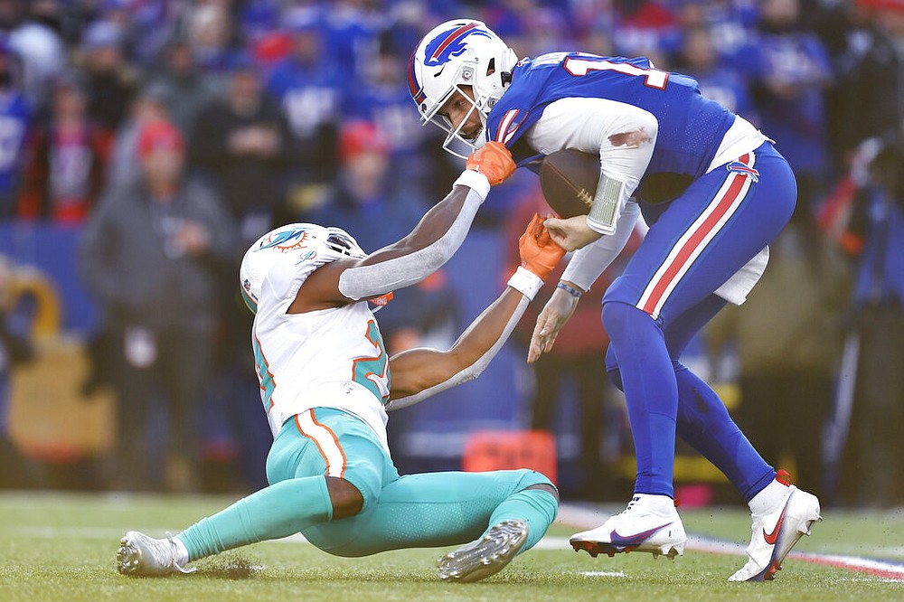 Upset avoided: Buffalo survives 3 turnovers, Miami