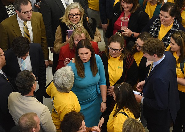 Sanders tells rally-goers she will push school choice plan for Arkansas - Vimarsana News