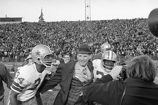Cowboys-49ers have rich history - Vimarsana News