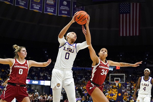 Razorbacks get 34 points from Chrissy Carr to ignite fourth