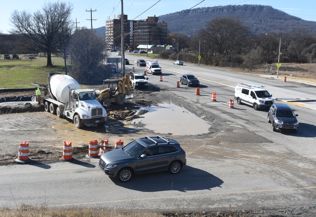 Staff photo by Matt Hamilton / Construction continues on the onramp between Market Street and I-24 on Thursday, January 19, 2023. The contractor, Charleston, Tennessee-based Wright Brothers Construction, this week has been working on new bridge construction, storm drainage structures and utility relocation in the ongoing I-24 interchange improvement project in Chattanooga, according to the Tennessee Department of Transportation. The project is expected to be finished by the end of August.