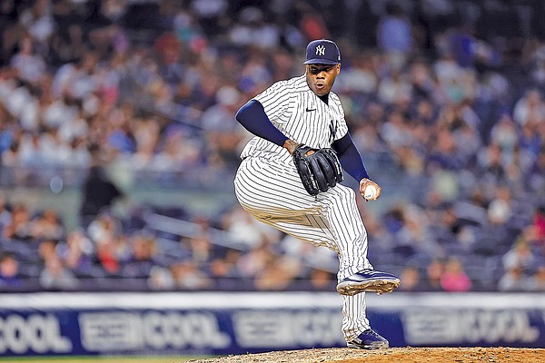 Royals officially sign Aroldis Chapman to one-year deal - Royals