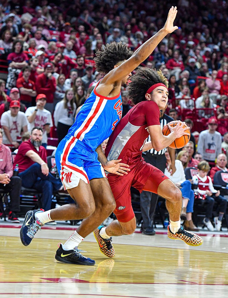 Anthony Black (right) returns to his home state of Texas as the Arkansas Razorbacks take the momentum of a two-game winning streak into today’s SEC/Big 12 Challenge matchup at No. 17 Baylor. “My parents went to Baylor, so that just adds a little bit of an edge to me on the game,” Black said.
(NWA Democrat-Gazette/Hank Layton)