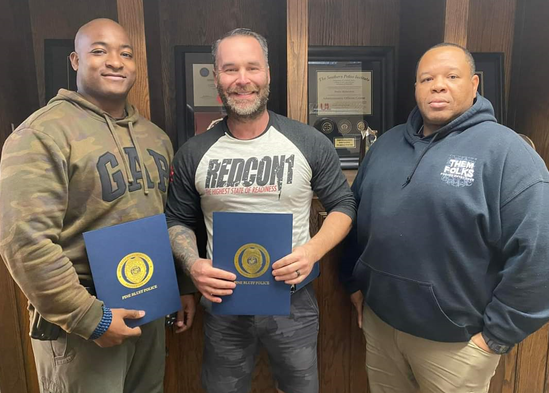 Pine Bluff officers recognized  for assisting in capture