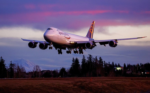 Boeing bids farewell to an icon, delivers last 747 jumbo jet - Vimarsana News
