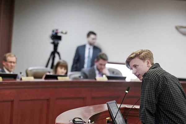 South Dakota lawmakers push bill to bar transgender youth care - Vimarsana News