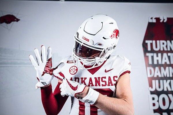 Texas prep TE commits to Hogs as PWO