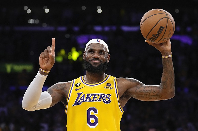 LeBron James gives harsh criticism of his own Lakers