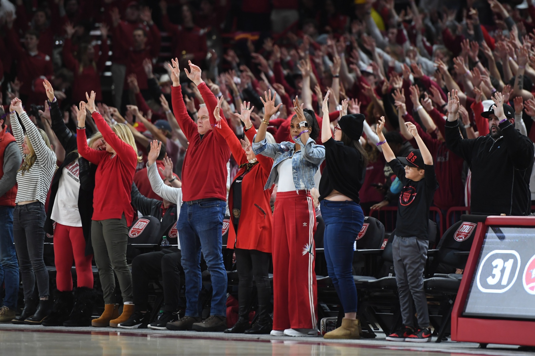 WATCH: Pro Hogs Return to Bud Walton