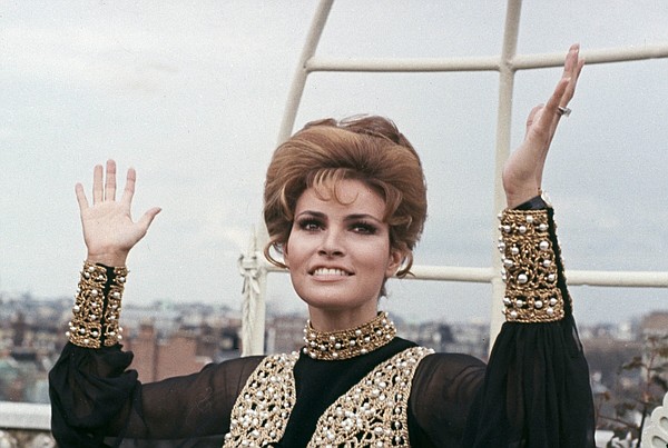 '70s sex symbol Raquel Welch dies at 82 - Vimarsana News