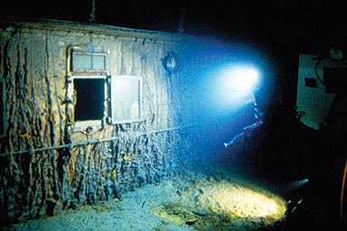 This image from 1986 shows the deck of Titanic 12,500 feet below the surface of the ocean, 400 miles off the coast of Newfoundland, Canada. Video at arkansasonline.com/216titanic86/.
(AP/Woods Hole Oceanographic Institution)