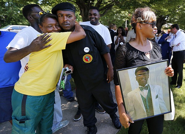 Memphis DA agrees to review info in man's killing by officer | Chattanooga Times Free Press - Vimarsana News