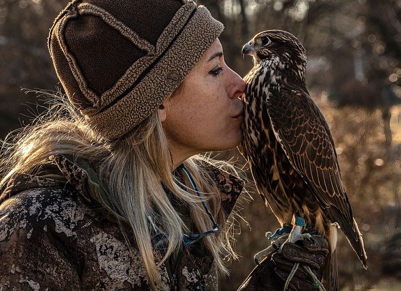 Holly Lamar bestows a kiss on one of her raptors at her home in the White House neighborhood of Nashville. (Photo: John Partipilo)