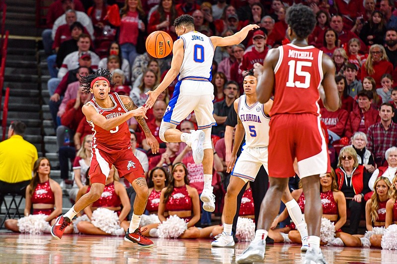 WATCH: Pro Hogs Return to Bud Walton