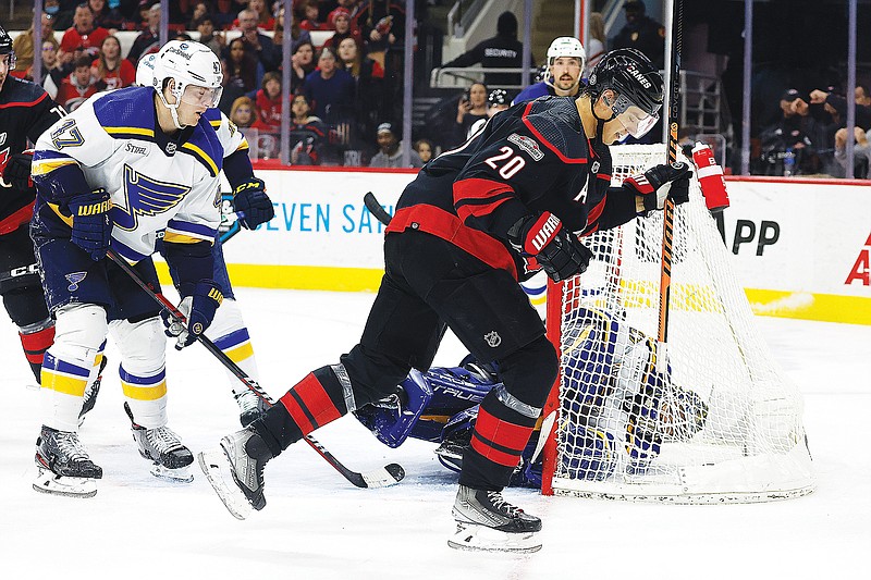 Svechnikov ends drought with 2 goals, Hurricanes beat Blues