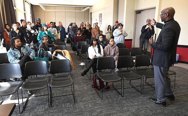 Students confront UA's chancellor on art 'censorship' - Vimarsana News
