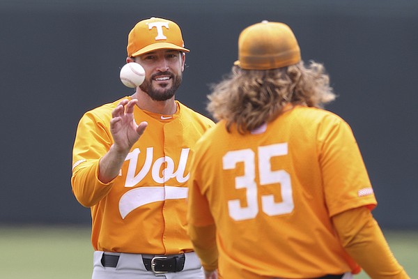 Tennessee head coach Tony Vitello, left, talks with pitcher Kirby Connell before an NCAA college baseball super regional game against Notre Dame, June 11, 2022, in Knoxville, Tenn. (AP Photo/Randy Sartin)
