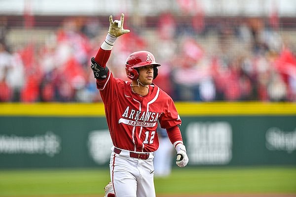 Razorbacks take series with another big day at the plate - Vimarsana News