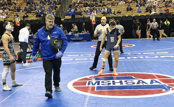 Prenger gets two quick falls to advance to semifinals for Helias - Vimarsana News
