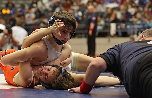WRESTLING: Van Buren piles up points early to win second consecutive state championship - Vimarsana News