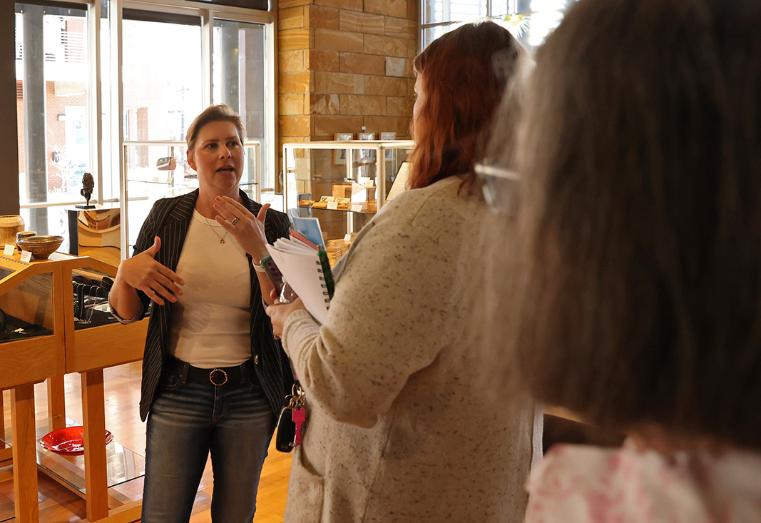 Little Rock library galleries, bookstore will close - Vimarsana News
