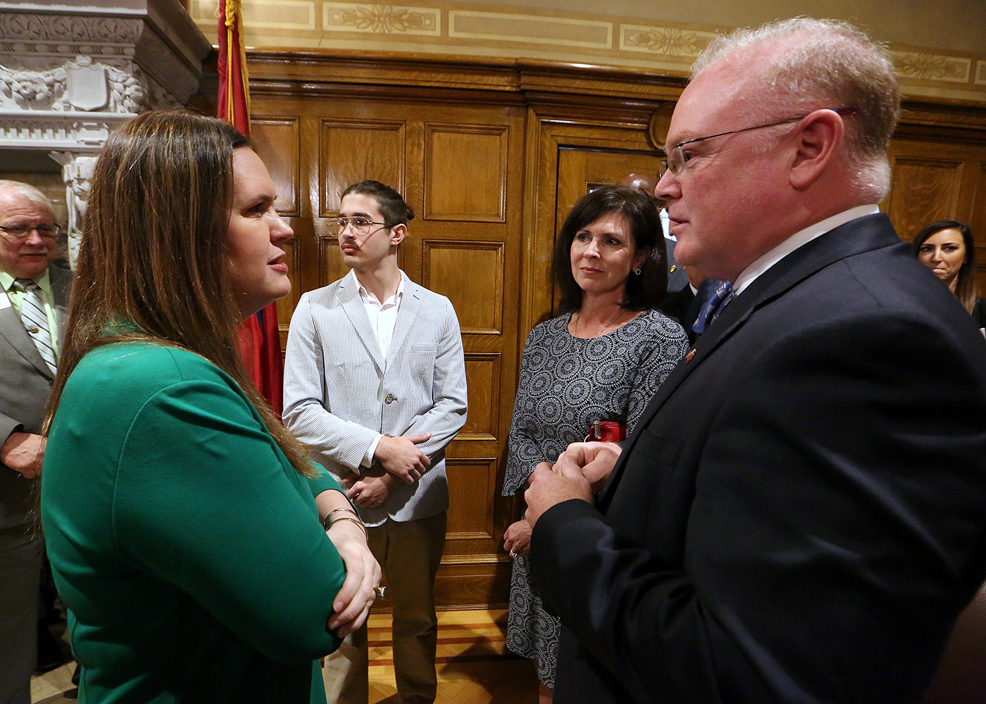 Sanders signs executive order seeking to improve state's foster care system - Vimarsana News