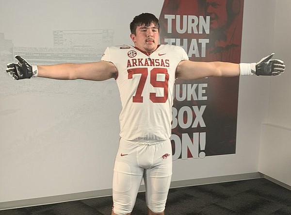 Arkansas crowd impresses 5-star O-lineman - Vimarsana News