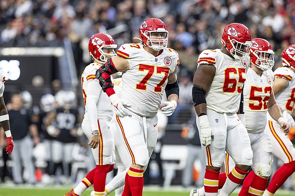 Commanders begin offensive line overhaul with Wylie, Gates